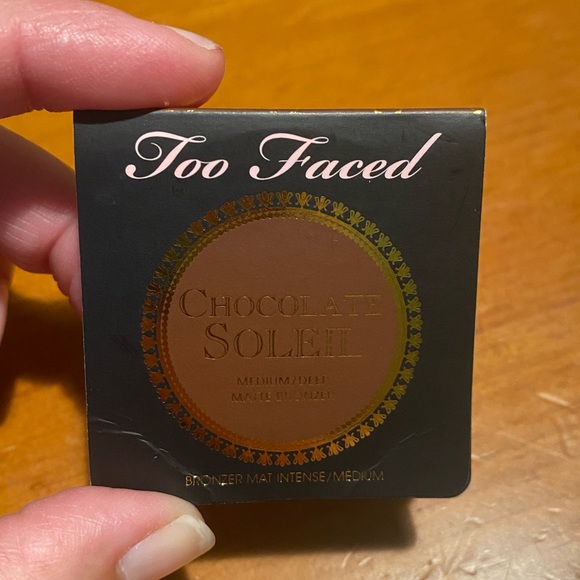 Too Faced Chocolate Soleil Bronzer - Picture 4 of 10